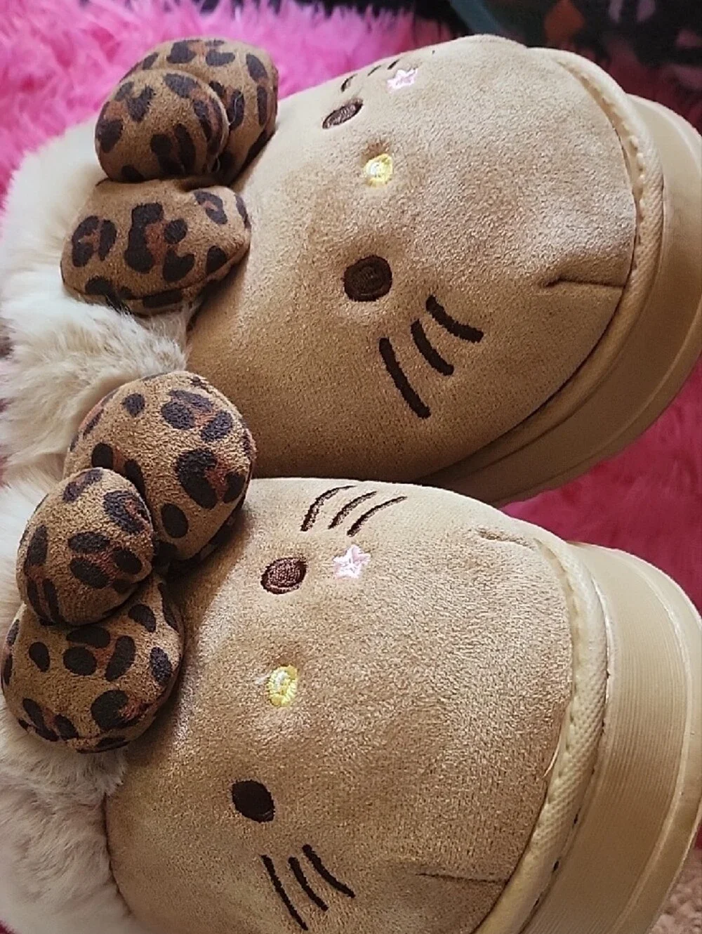 Leopard Bow HELLO KITTY Cozy Slippers - Tan